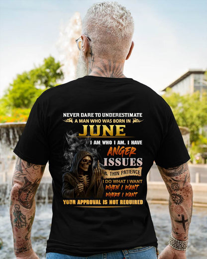JUNE - NEVER UNDERESTIMATE A MAN WHO KNOWS WHO HE IS - FOR MAN - TLEE06 (SKU26T-01156-06)