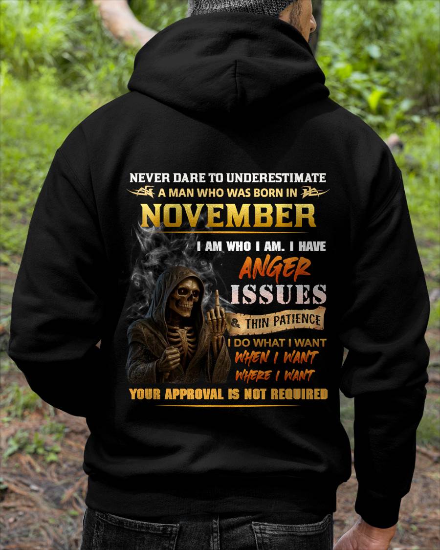 NOVEMBER - NEVER UNDERESTIMATE A MAN WHO KNOWS WHO HE IS - FOR MAN - TLEE11 (SKU26T-01156-11)