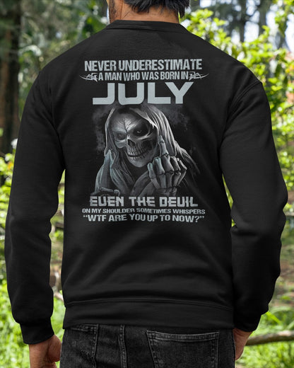 JULY - NEVER UNDERESTIUNDER A MAN - T-SHIRT FOR MAN - TLEE07 (SKU08-05-07)