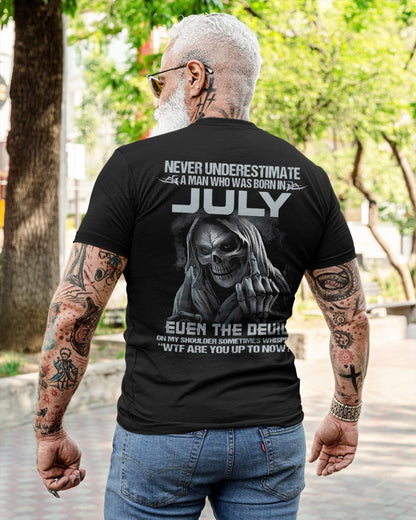 JULY - NEVER UNDERESTIUNDER A MAN - T-SHIRT FOR MAN - TLEE07 (SKU08-05-07)